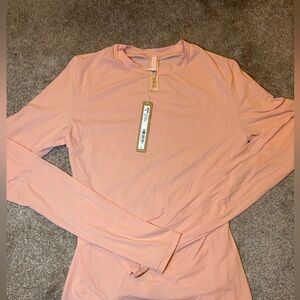SKIMS fits everybody long sleeve t shirt
Desert clay Small NWT
